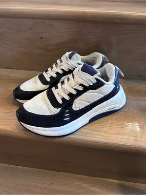 Municipal White and Navy 'Dream Play' Women's Sneakers